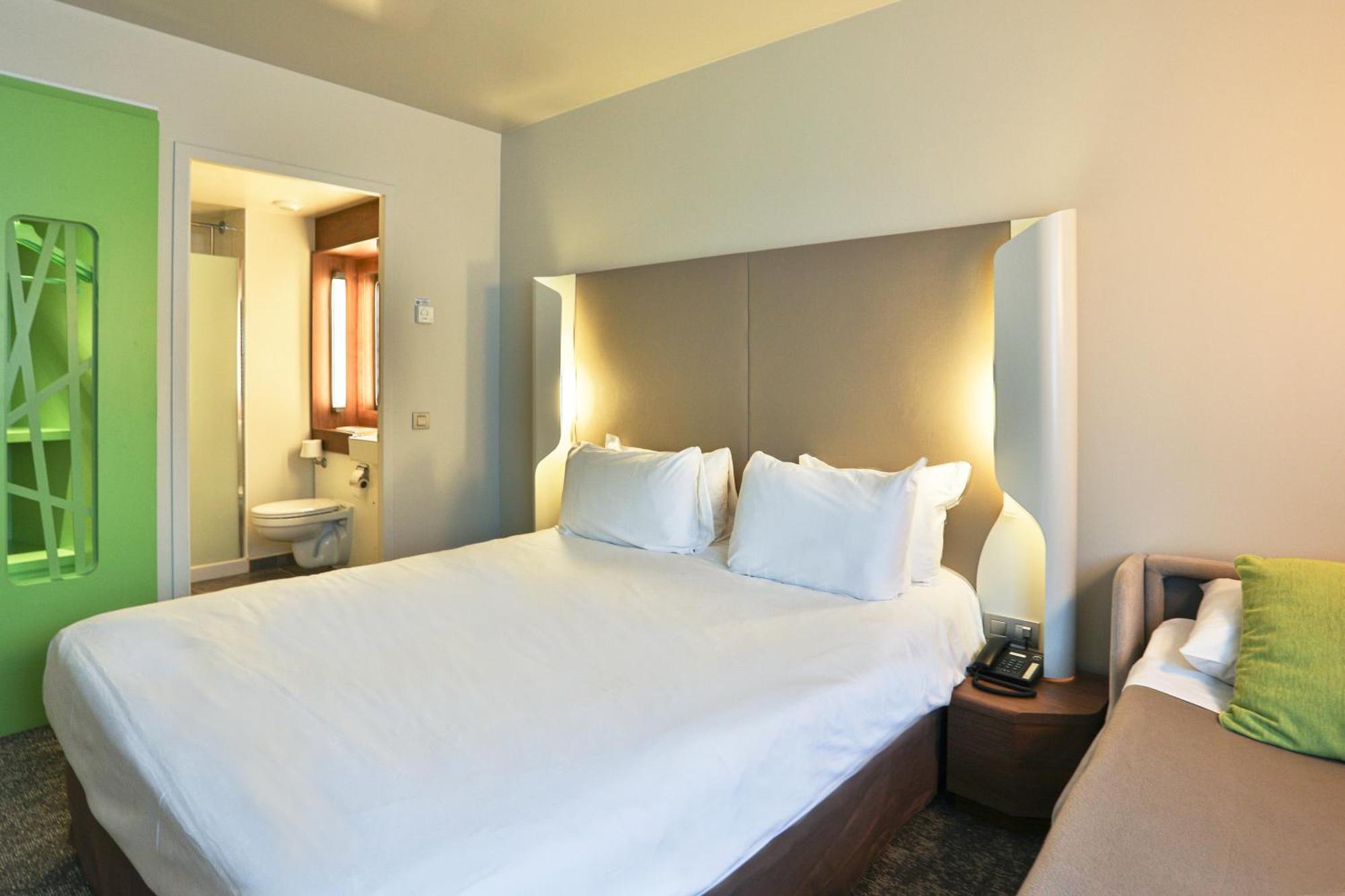 Campanile La Roche Sur Yon Centre Gare Hotel Екстериор снимка