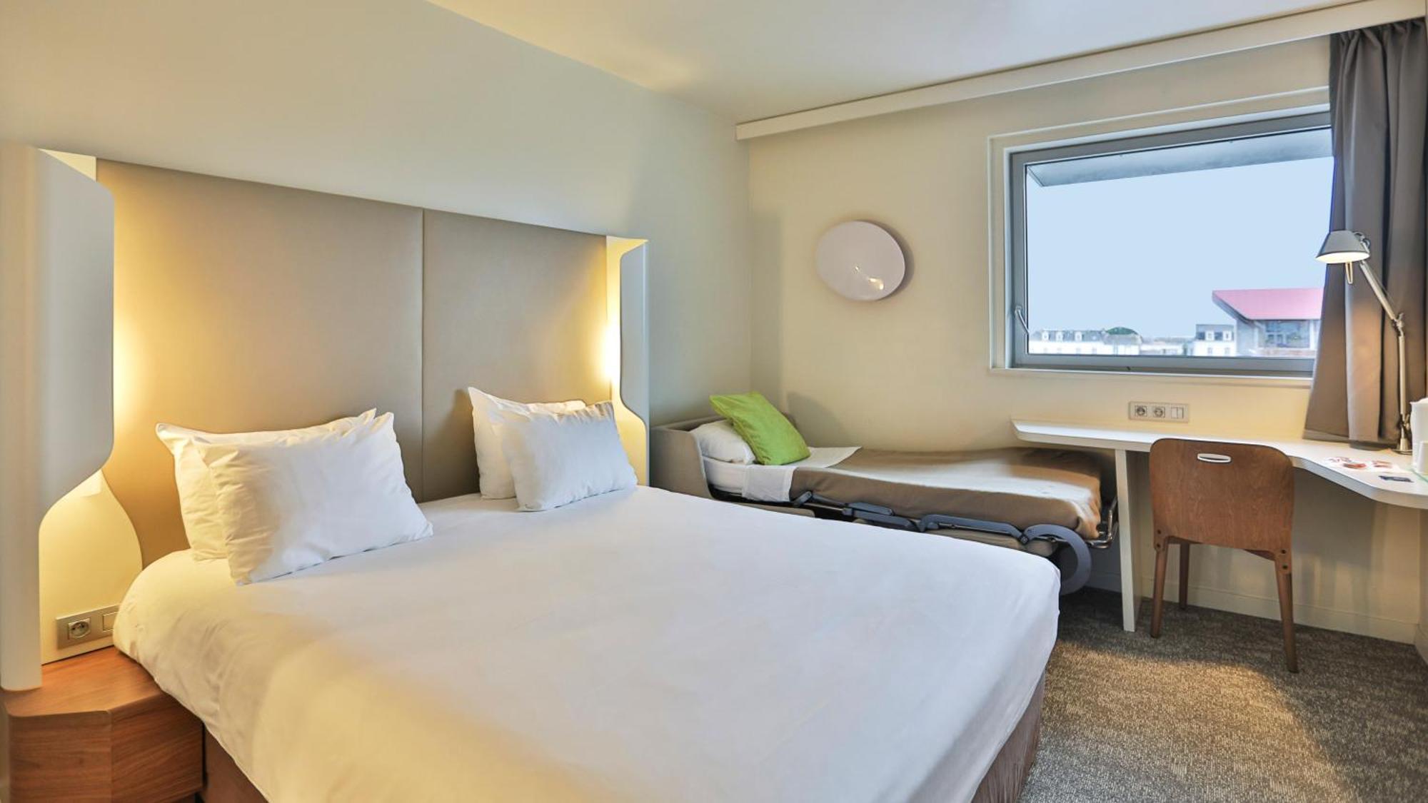 Campanile La Roche Sur Yon Centre Gare Hotel Екстериор снимка